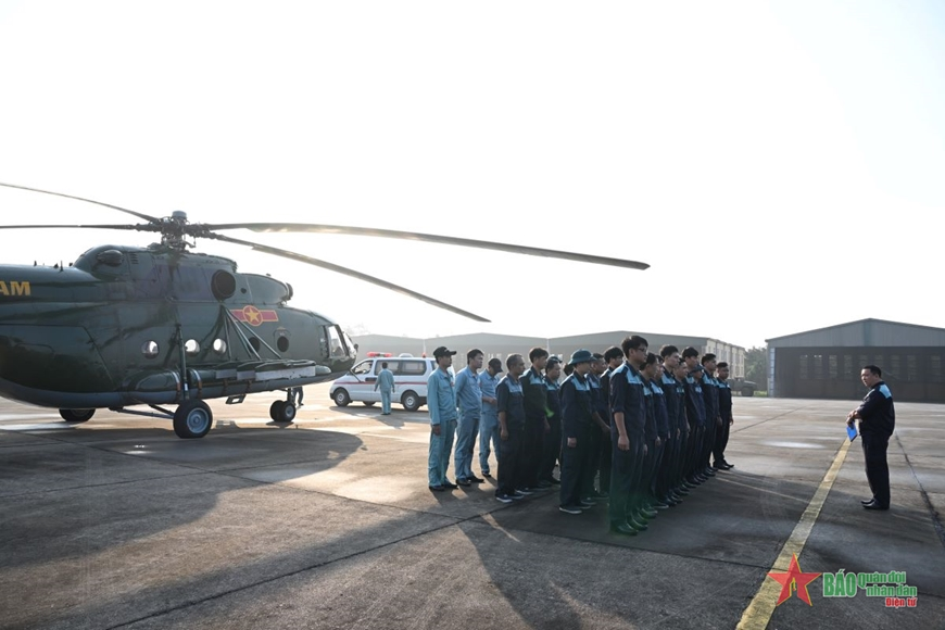 Kiểm tra công tác huấn luyện và chuẩn bị bay chào mừng tại Lễ kỷ niệm 70 năm Chiến thắng Điện Biên Phủ  